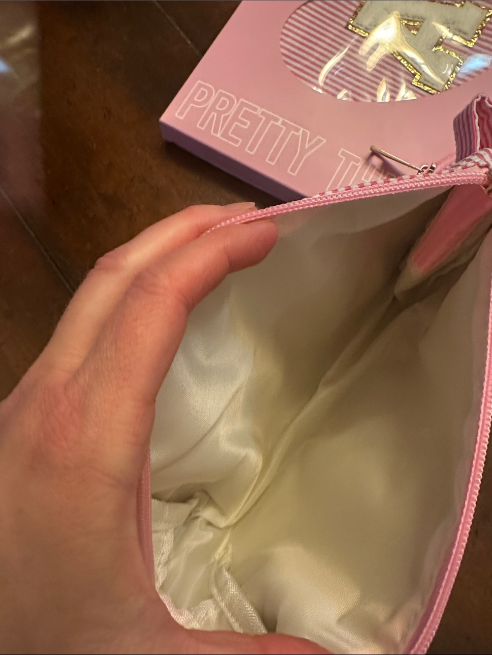 NWT Pink and White Travel Bag Set - Picture 6 of 7